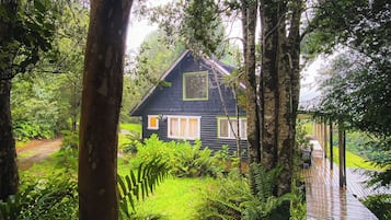 Rumah Deluks, dapur kecil, menghadap laut | Teras/patio