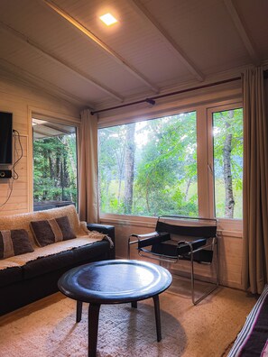 Maison Deluxe, 2 chambres, coin cuisine, vue mer | Coin séjour