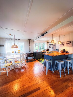 Casa Deluxe, cuina bàsica, orientació mar | Cuina privada | Frigorífic gran, microones, forn i placa de cuina