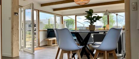 Chalet, 2 Bedrooms, Patio, Garden View | Dining