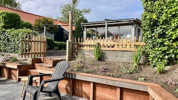 Chalet, 2 Bedrooms, Patio, Garden View | Property grounds