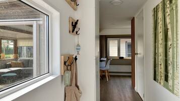 Chalet, 2 Bedrooms, Patio, Garden View | Bahagian dalam