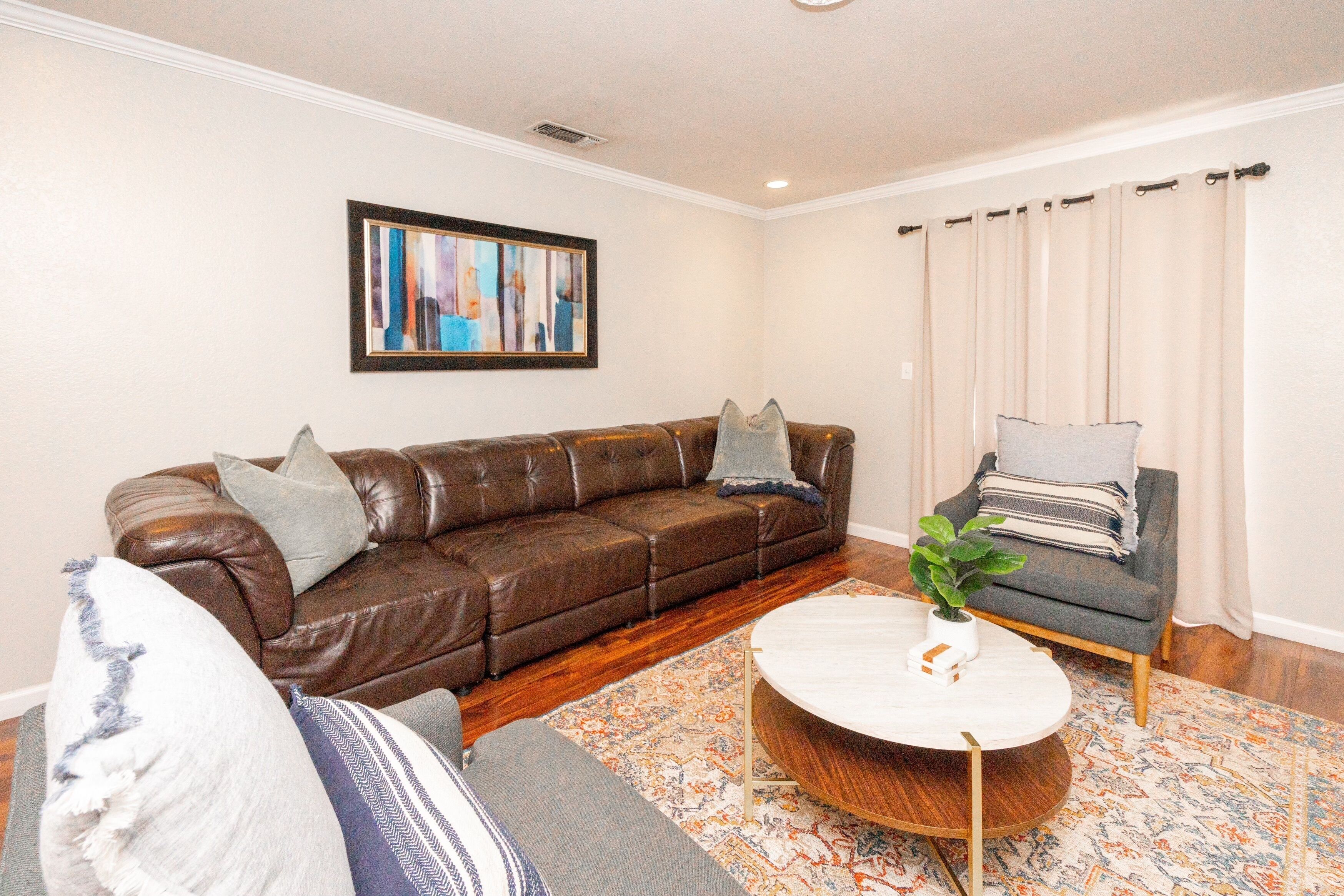 Excellent Home near Shopping and Restaurants