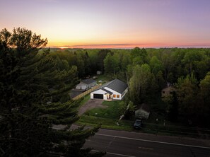 A residential area with a house featuring a garage, a driveway, and a small shed. - Walking distance to Pike Lake beach, hot tub & game room, pet friendly (Duluth)
