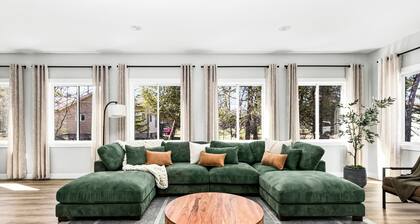 Walking distance to Pike Lake beach, hot tub & game room, pet friendly