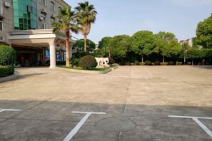 Free self parking - Jinxianwengang Hotel (Jinxian)
