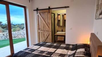 Villa, 3 habitaciones, patio, vista al mar | 3 habitaciones, tabla de planchar con plancha y wifi gratis