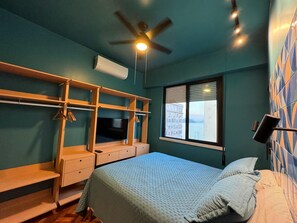 1 habitación, escritorio, tabla de planchar con plancha y wifi 