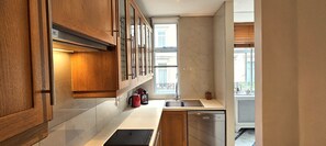 Fridge, microwave, oven, stovetop - Spacious and Elegance just 5 minutes from Oxford Circus (London)