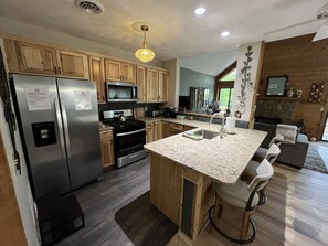 Køleskab, mikrobølgeovn, ovn, kogeplade