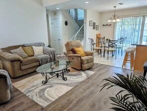 Smart TV, fireplace, books, stereo
