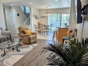 Interior - Large home 5 Minutes To South Bay Beaches! 30 mins to LA/Hollywood Theme Parks   (Torrance)