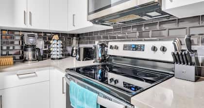 Private, Stylish and Peaceful 2BR Guest Suite