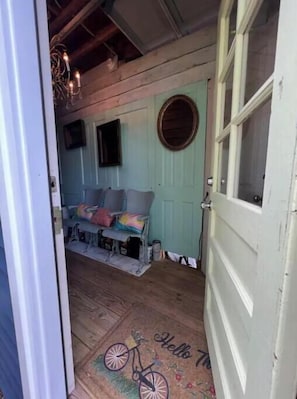 Interior - Heart of Old beach, outdoor porch overlooking the garden, (Virginia Beach)