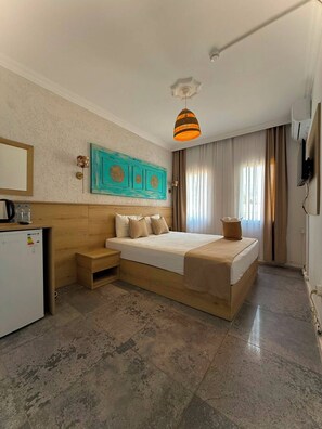 Standard Room | Soundproofing, free WiFi, bed sheets - Bodrum Merkez Kumsal Pansiyon (Bodrum)
