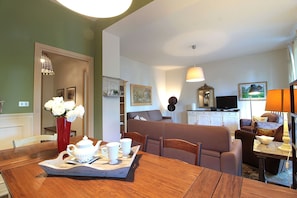 TV - Dal Molin Apartment, Lago di Garda, Jacuzzi (Desenzano Del Garda)