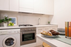 Fridge, oven, stovetop, toaster - La Casa Del Pescatore (Pesaro)