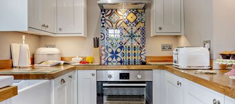 Holton Cottages - Two Bedroom House, Sleeps 4