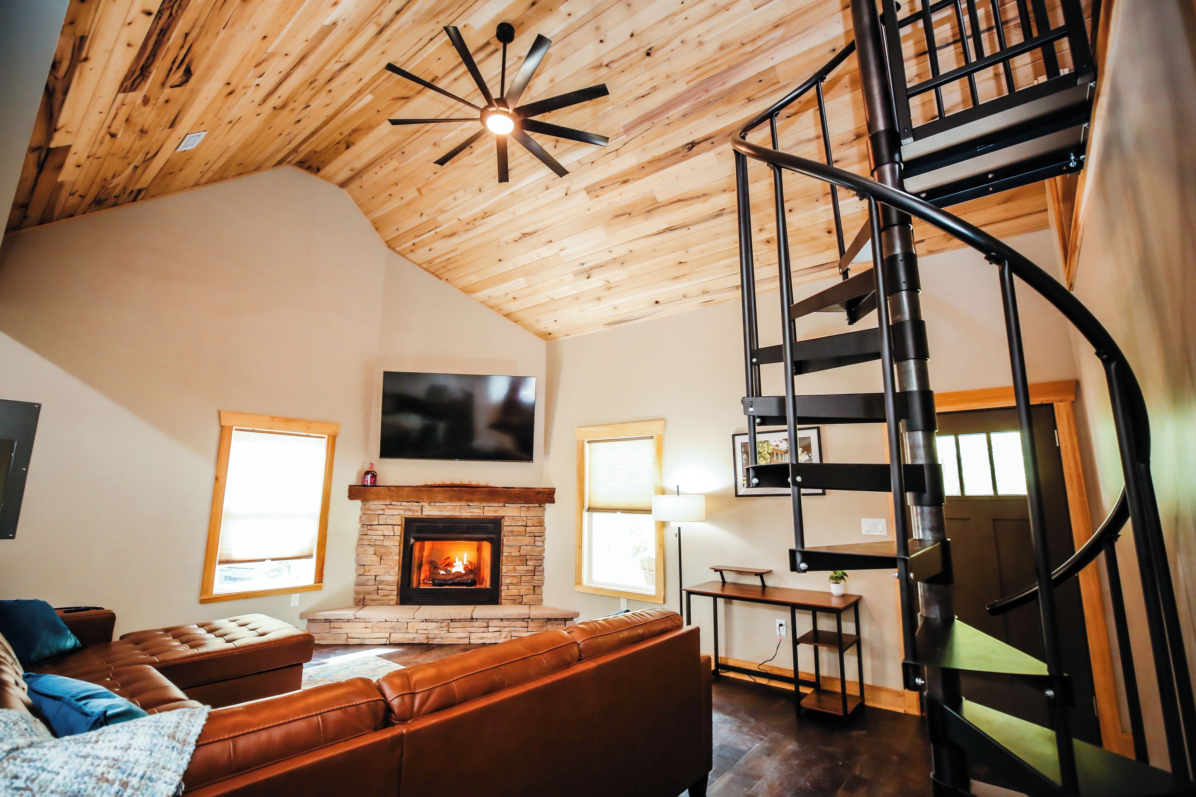 Smart TV, fireplace