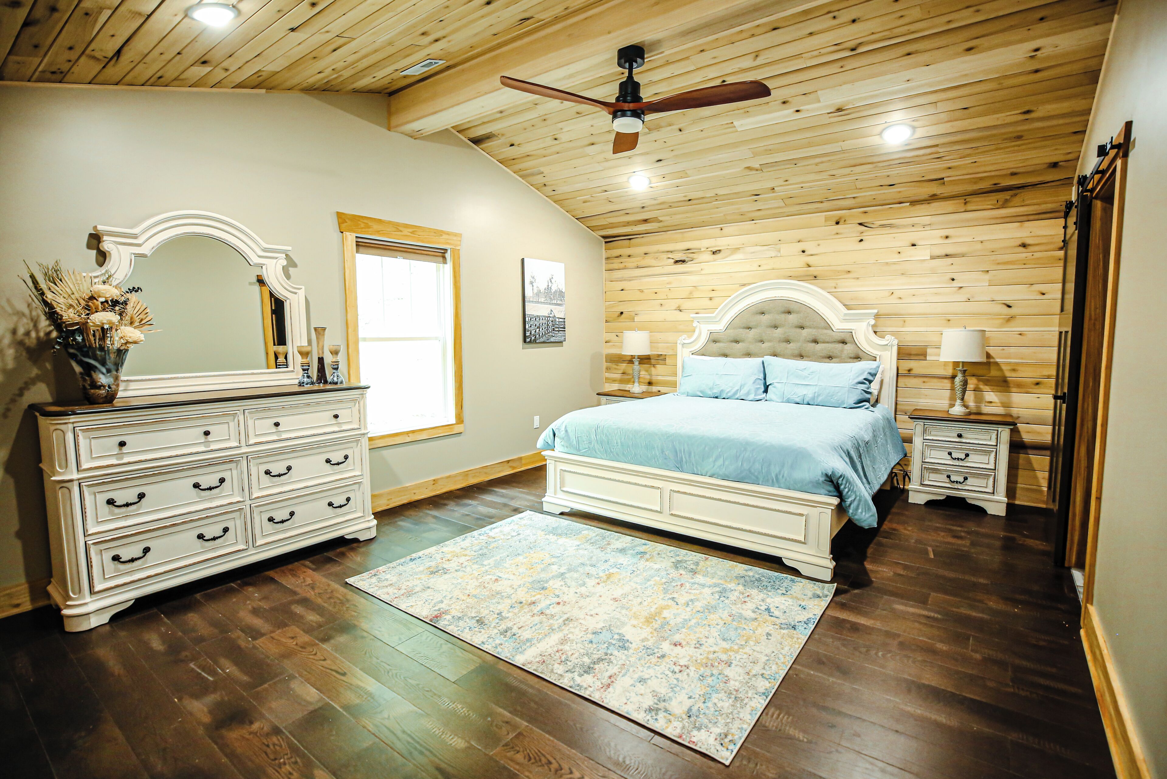 4 bedrooms, desk, iron/ironing board, WiFi