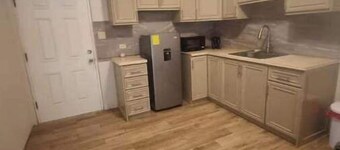 Comfy full 1 bdr, 1 bth apt close to everything!