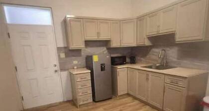 Comfy full 1 bdr, 1 bth apt close to everything!