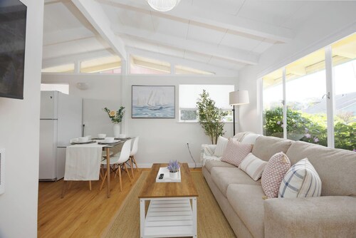 Private Cottage House - Walk to Beaches, Harbor,Food, Trials, so much more