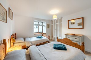 4 bedrooms, iron/ironing board, free WiFi, bed sheets