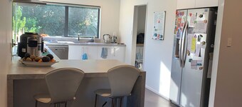 Business or fun come relax. A quiet neighbourhood with lovely walking tracks. 