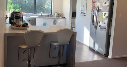 Business or fun come relax. A quiet neighbourhood with lovely walking tracks.