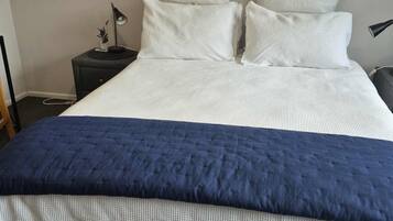 2 bedrooms, desk, iron/ironing board, free WiFi