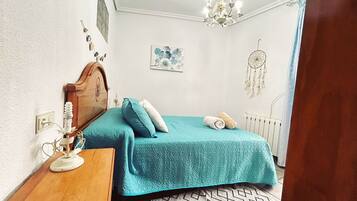 2 habitaciones, tabla de planchar con plancha, wifi y ropa de cama