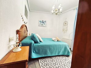 2 chambres, fer et planche à repasser, Wi-Fi, draps fournis