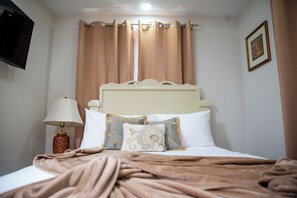 2 bedrooms, desk, iron/ironing board, free WiFi