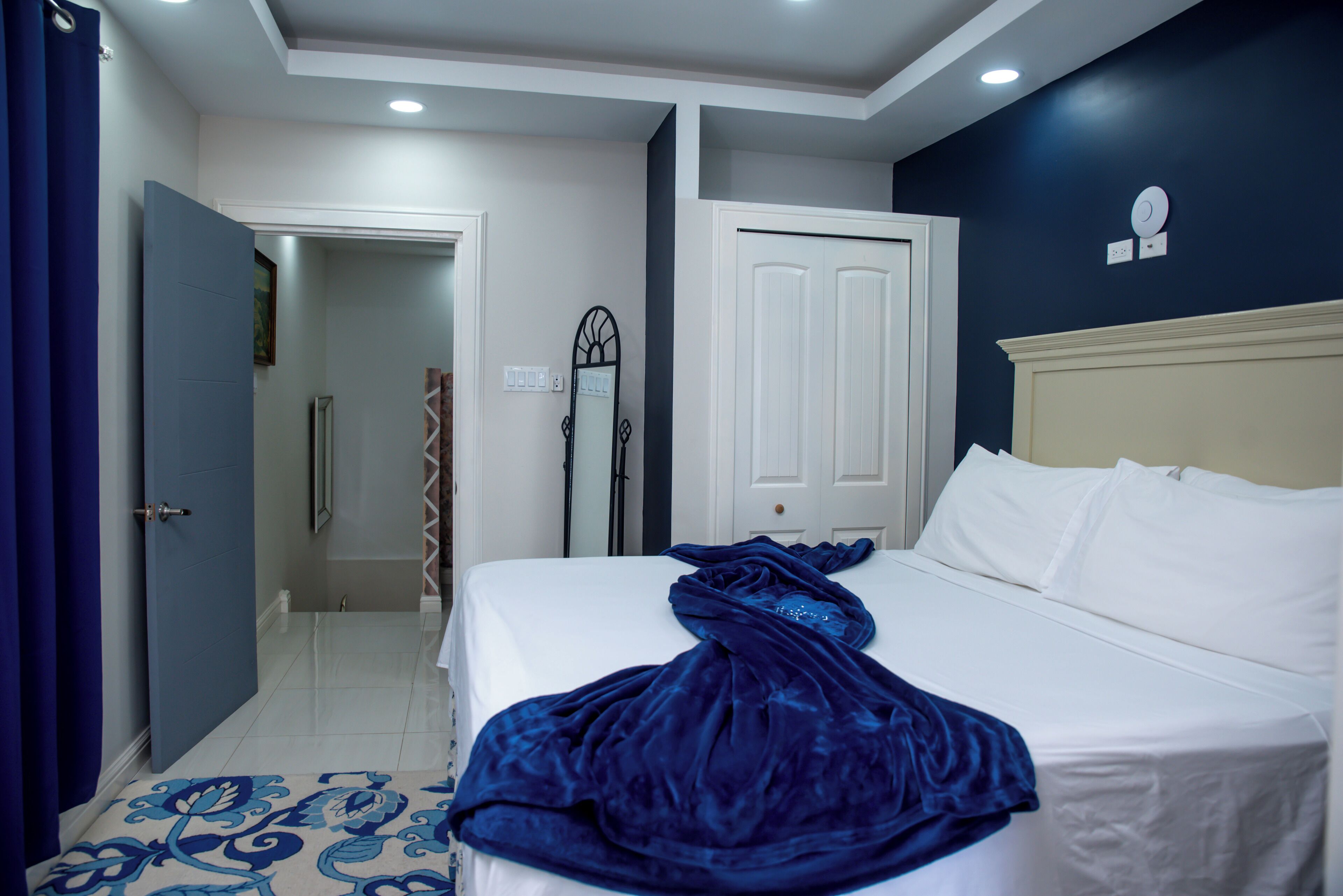 2 bedrooms, desk, iron/ironing board, free WiFi