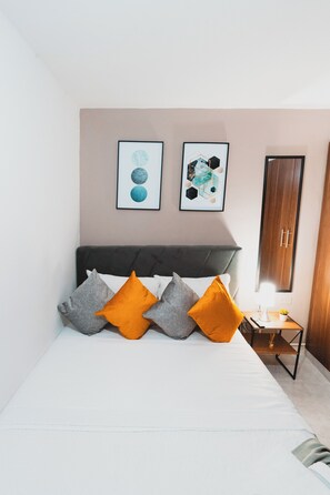 Memory foam beds, minibar, iron/ironing board, free WiFi - AC - House Laureles - Self Checking (Medellín)