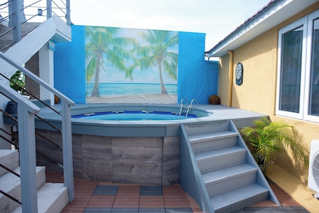 Outdoor pool. Apartment 5 @ Top Bay Apartments