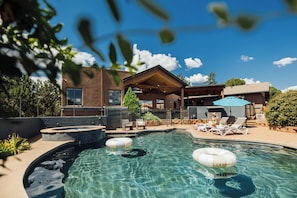 Outdoor pool - Oak Creek Oasis: Pool, Views, Golf, Playground (Sedona)