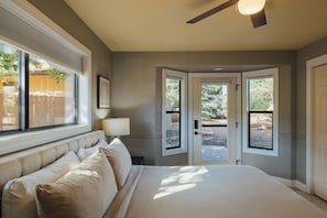 7 bedrooms, desk, iron/ironing board, travel crib - Oak Creek Oasis: Pool, Views, Golf, Playground (Sedona)