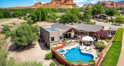 Oak Creek Oasis: Pool, Spa, Golf