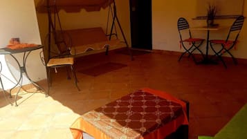 Chambre Triple | Terrasse/Patio