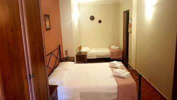 Basic Triple Room | Free WiFi