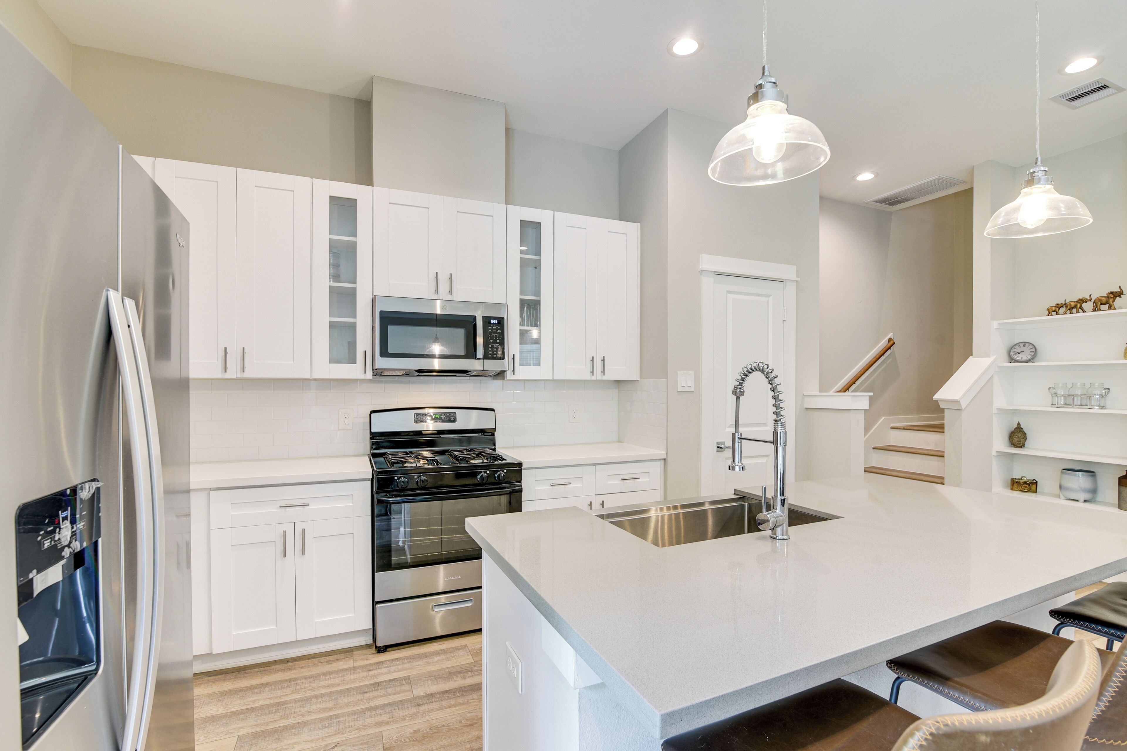 冷蔵庫、電子レンジ、オーブン、食器洗い機