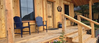 Elkhorn Cabin at Columbia Mountain Ranch near Glacier National Park