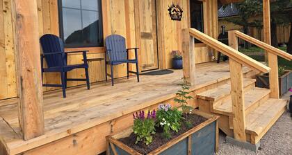 Elkhorn Cabin at Columbia Mountain Ranch near Glacier National Park