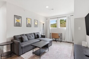 Smart TV, fireplace, table tennis
