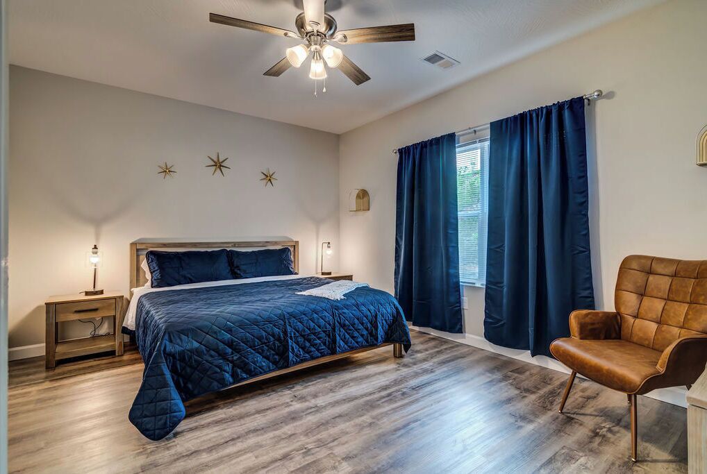 4 bedrooms, desk, iron/ironing board, travel cot