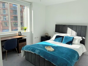 2 bedrooms, desk, iron/ironing board, WiFi