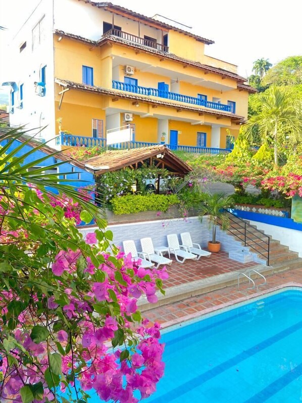 2 つの屋外プール