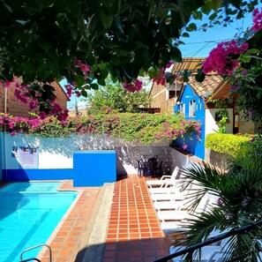 2 つの屋外プール